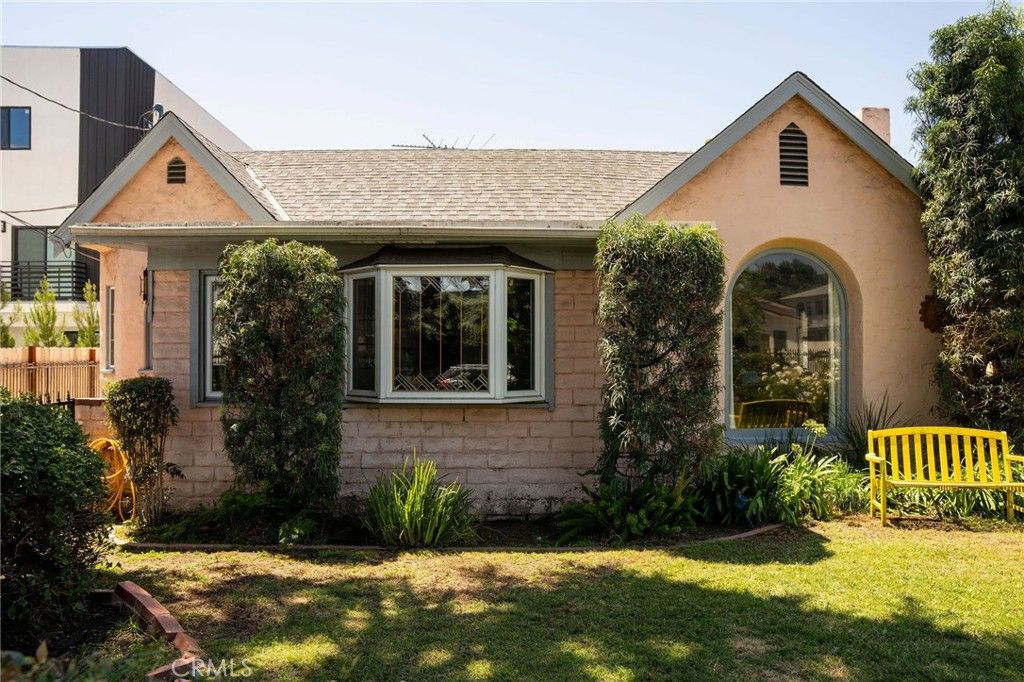 Image 32 of property listing at 11318 Martha, North Hollywood, CA 91601