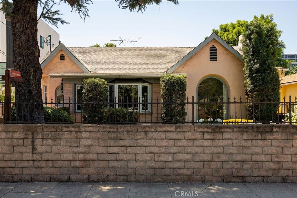 Image 34 of property listing at 11318 Martha, North Hollywood, CA 91601