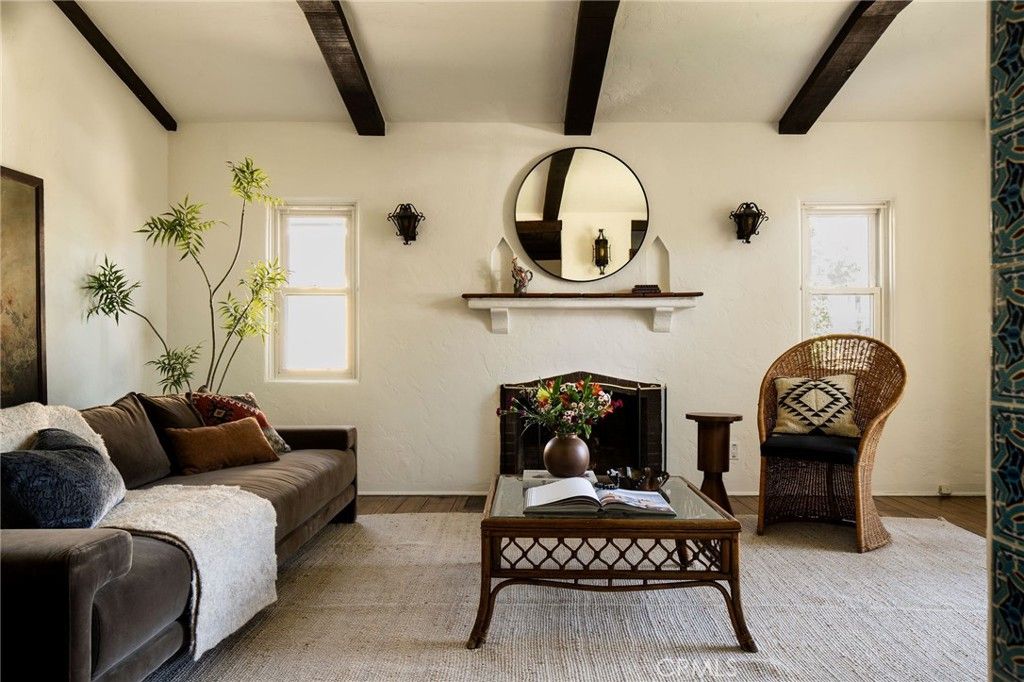 Image 4 of property listing at 11318 Martha, North Hollywood, CA 91601