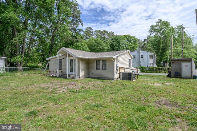 204 E LAKESHORE DR, Browns Mills, NJ 08015