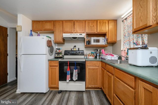 204 E LAKESHORE DR, Browns Mills, NJ 08015