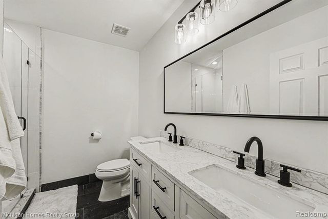 2070 S Red Maple Lane 106, Commerce Twp, MI 48390