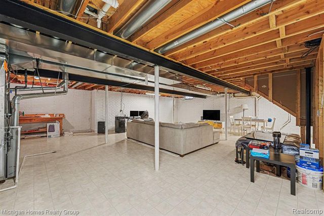 2070 S Red Maple Lane 106, Commerce Twp, MI 48390