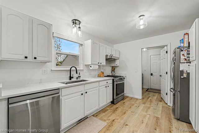 2070 S Red Maple Lane 106, Commerce Twp, MI 48390