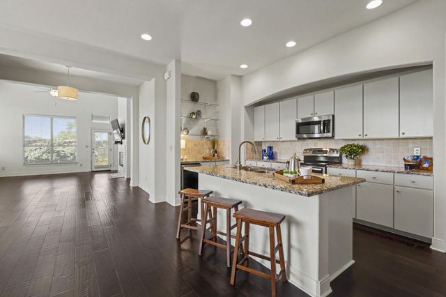 108 Milan CT, Horseshoe Bay, TX 78657