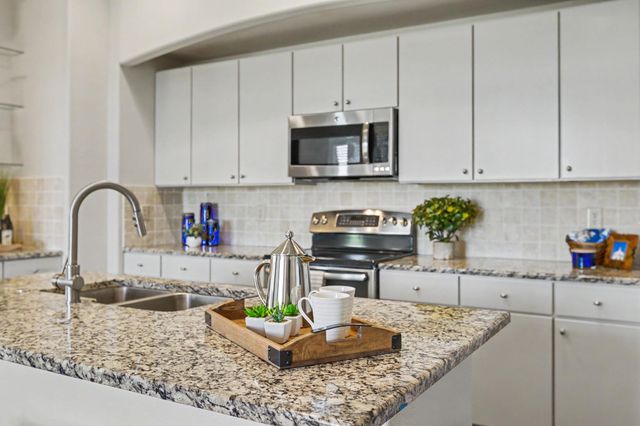 108 Milan CT, Horseshoe Bay, TX 78657