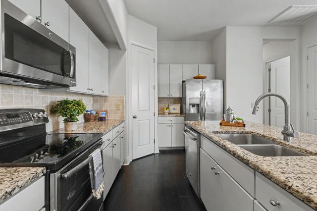 108 Milan CT, Horseshoe Bay, TX 78657