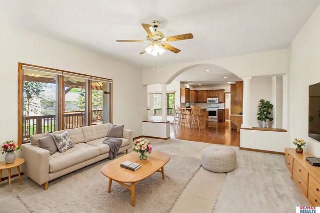 8126 S 93 Street, La Vista, NE 68128