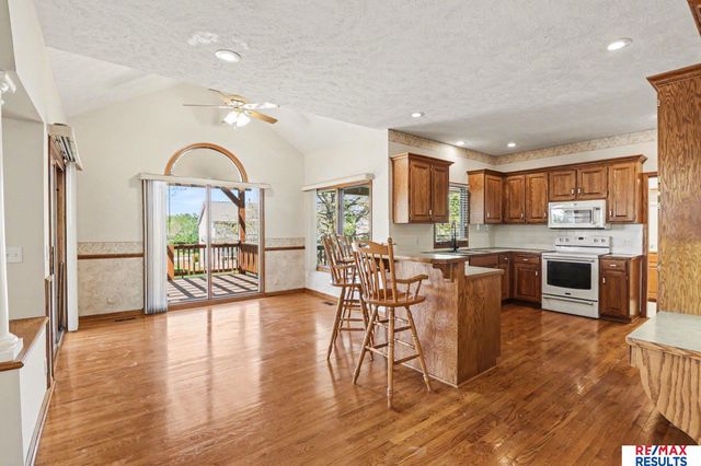 8126 S 93 Street, La Vista, NE 68128