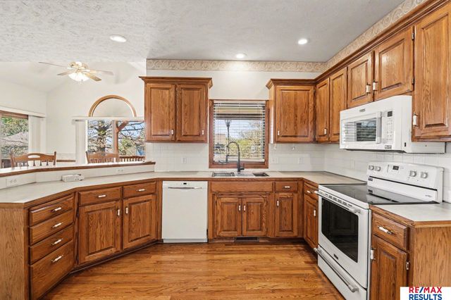 8126 S 93 Street, La Vista, NE 68128