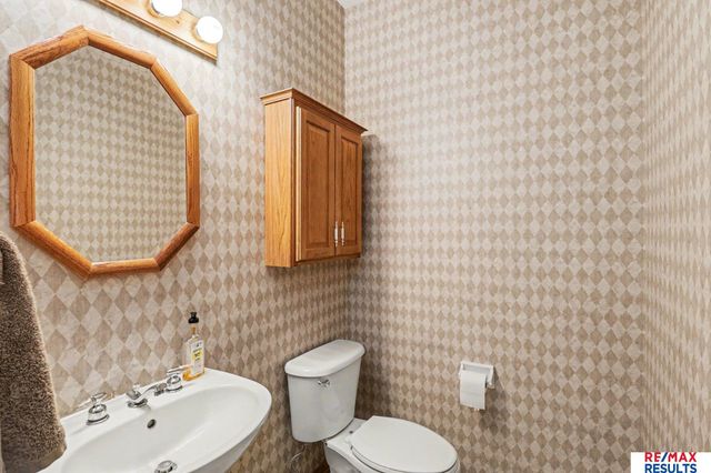 8126 S 93 Street, La Vista, NE 68128
