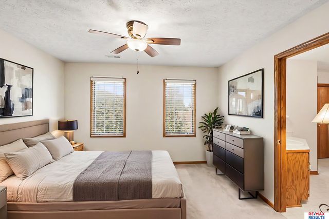 8126 S 93 Street, La Vista, NE 68128