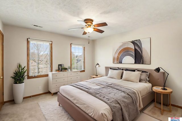 8126 S 93 Street, La Vista, NE 68128