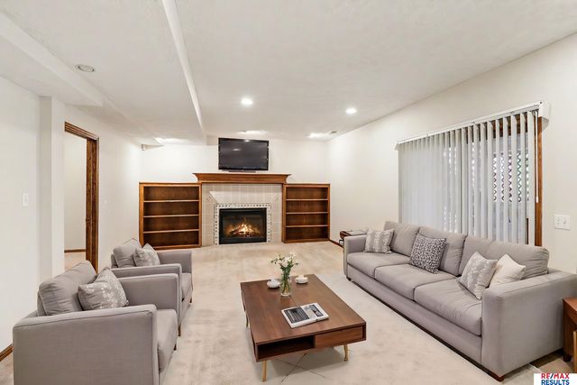 8126 S 93 Street, La Vista, NE 68128