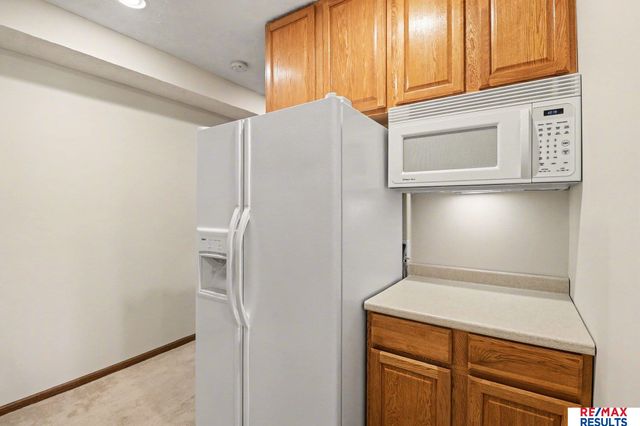 8126 S 93 Street, La Vista, NE 68128