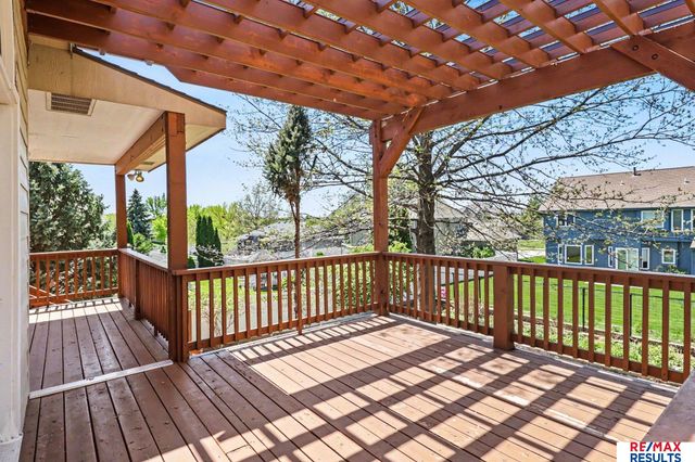 8126 S 93 Street, La Vista, NE 68128