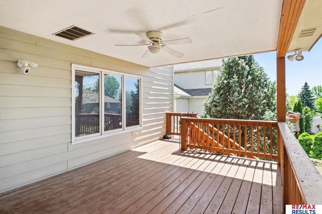 8126 S 93 Street, La Vista, NE 68128