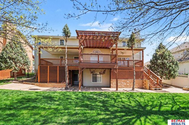 8126 S 93 Street, La Vista, NE 68128
