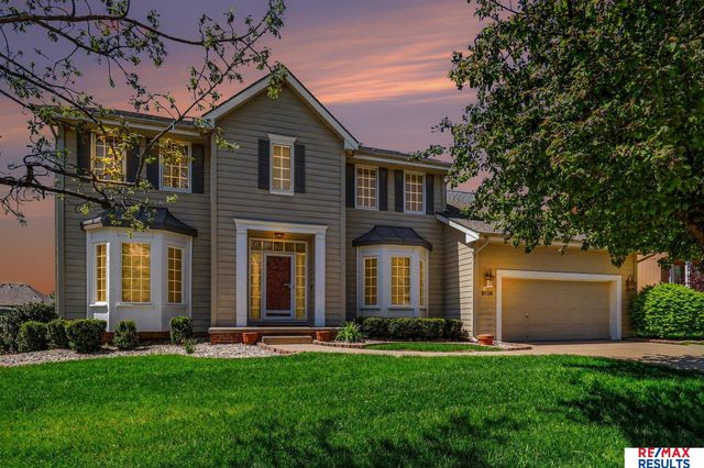 8126 S 93 Street, La Vista, NE 68128