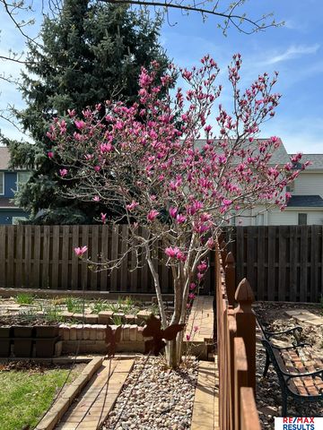 8126 S 93 Street, La Vista, NE 68128