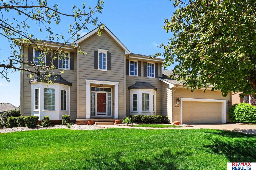 8126 S 93 Street, La Vista, NE 68128