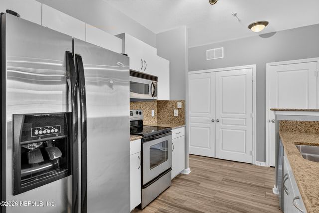 8290 GATE Parkway W 817, Jacksonville, FL 32216