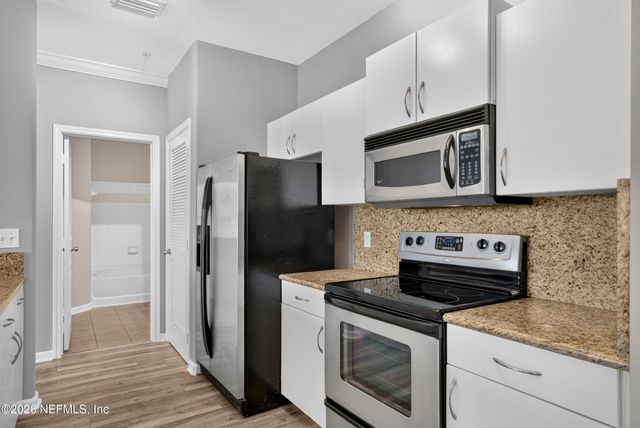 8290 GATE Parkway W 817, Jacksonville, FL 32216