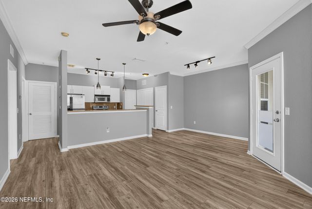 8290 GATE Parkway W 817, Jacksonville, FL 32216