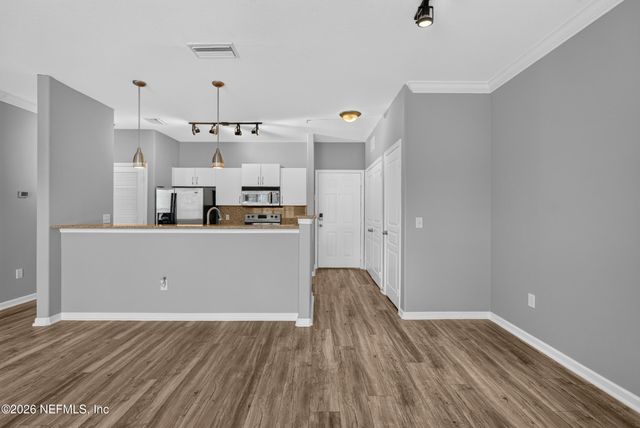 8290 GATE Parkway W 817, Jacksonville, FL 32216