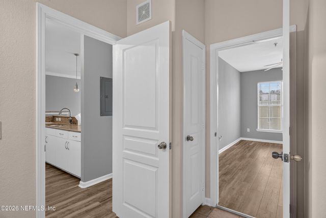 8290 GATE Parkway W 817, Jacksonville, FL 32216