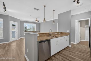 8290 GATE Parkway W 817, Jacksonville, FL 32216