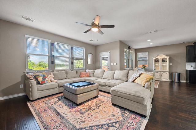 160 Thornless CIR, Buda, TX 78610