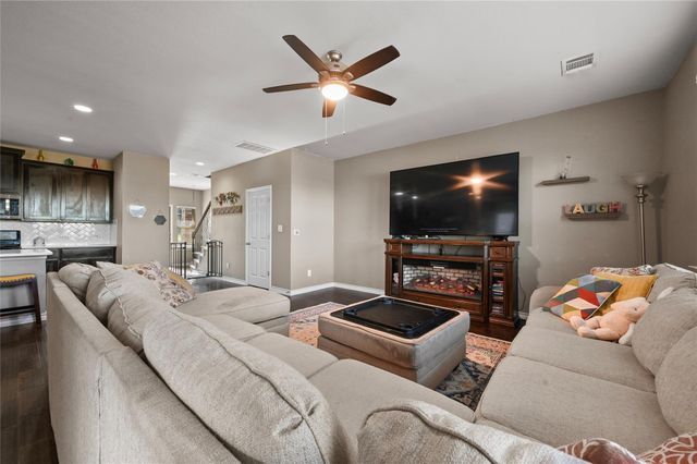 160 Thornless CIR, Buda, TX 78610