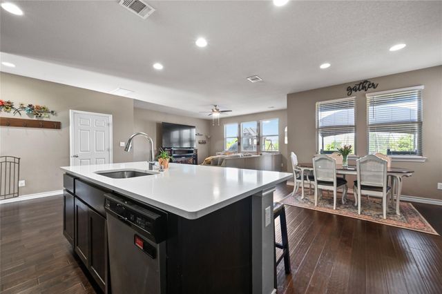 160 Thornless CIR, Buda, TX 78610