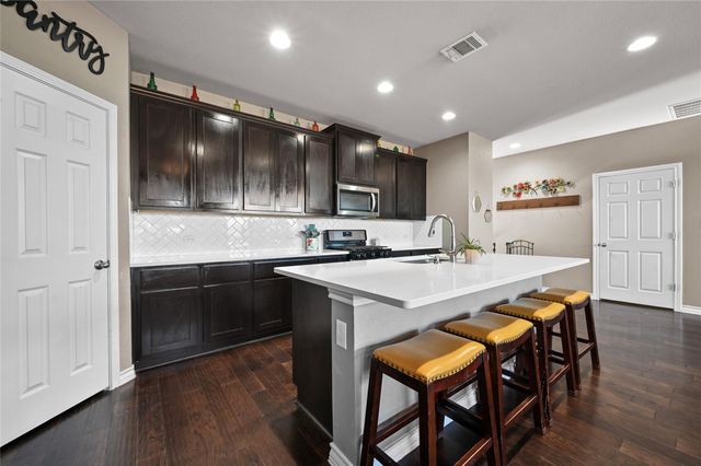 160 Thornless CIR, Buda, TX 78610