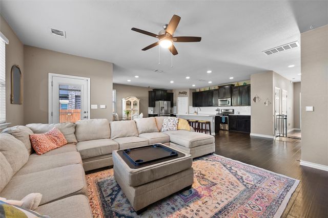 160 Thornless CIR, Buda, TX 78610