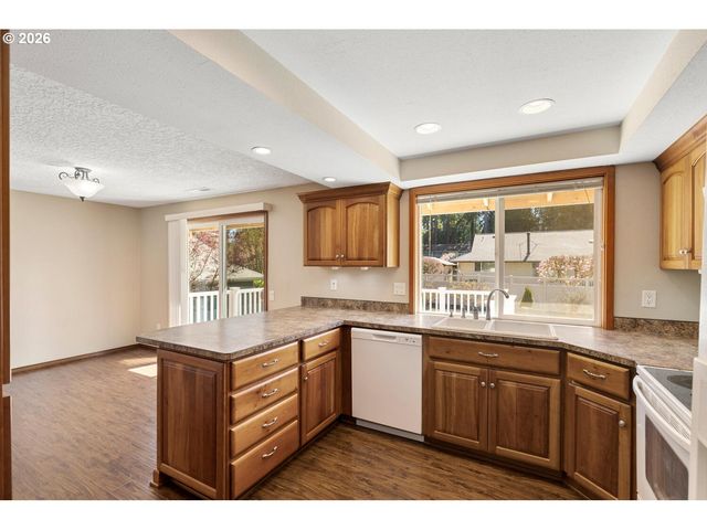 9301 Ne PINECREEK St, Vancouver, WA 98664