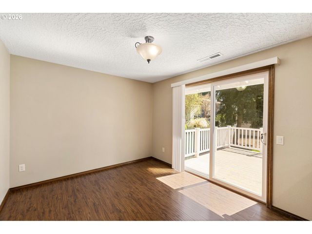 9301 Ne PINECREEK St, Vancouver, WA 98664