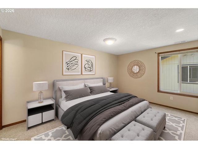 9301 Ne PINECREEK St, Vancouver, WA 98664