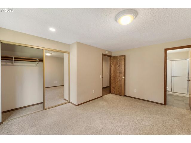 9301 Ne PINECREEK St, Vancouver, WA 98664