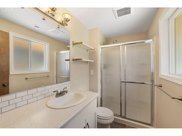 9301 Ne PINECREEK St, Vancouver, WA 98664