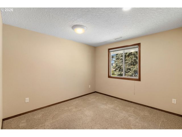 9301 Ne PINECREEK St, Vancouver, WA 98664