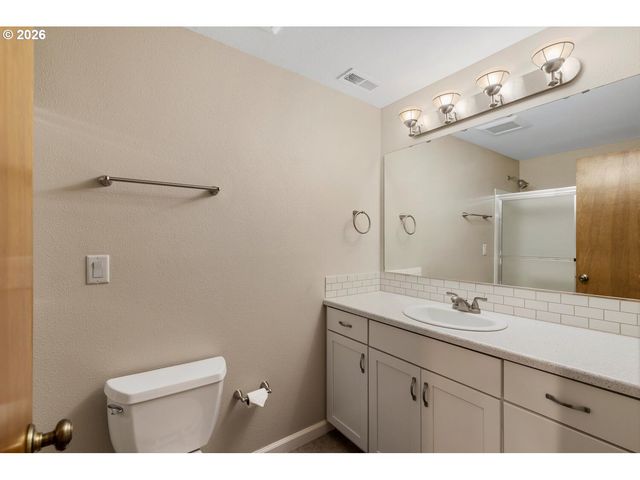 9301 Ne PINECREEK St, Vancouver, WA 98664