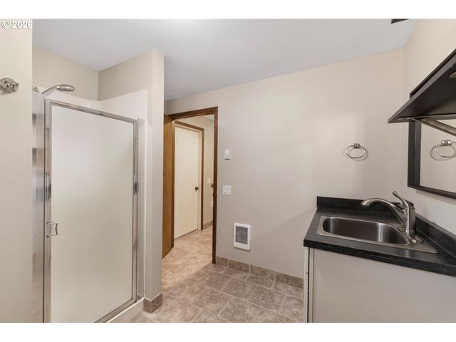 9301 Ne PINECREEK St, Vancouver, WA 98664