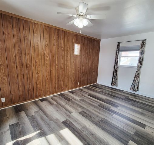 805 Laura Ave, West Mifflin, PA 15122