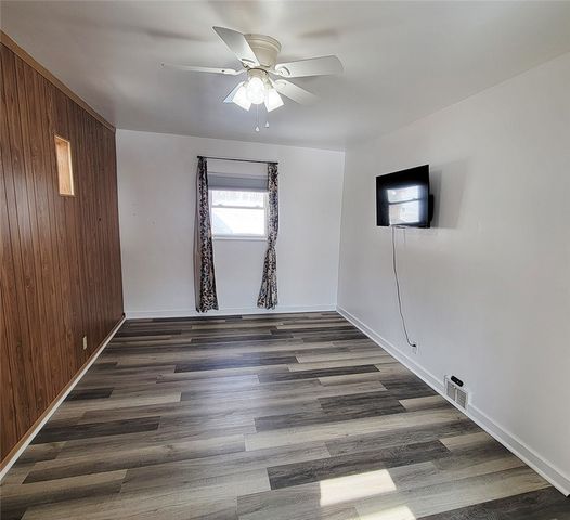 805 Laura Ave, West Mifflin, PA 15122