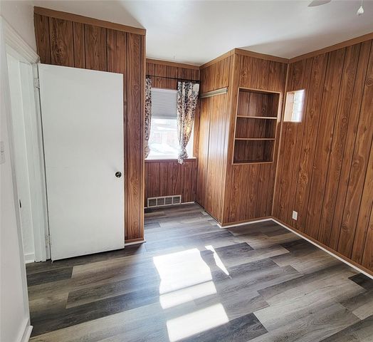 805 Laura Ave, West Mifflin, PA 15122