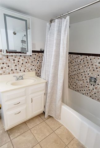 805 Laura Ave, West Mifflin, PA 15122