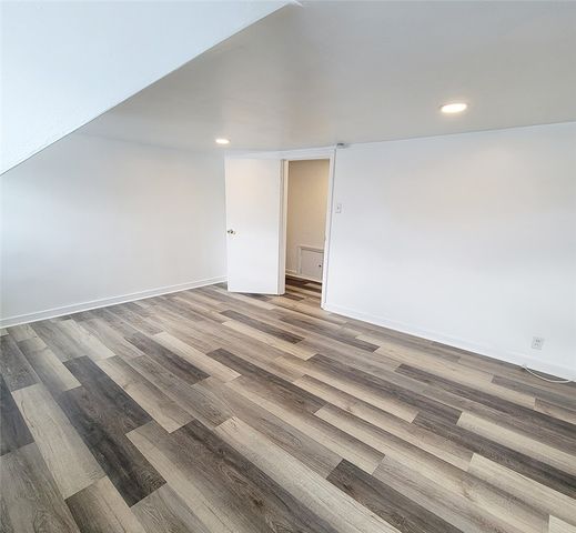 805 Laura Ave, West Mifflin, PA 15122