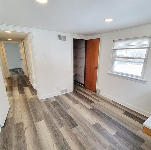 805 Laura Ave, West Mifflin, PA 15122